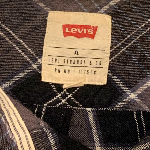 Levi’s Men’s XL gray, black and white flannel shirt - Picture 2 of 4